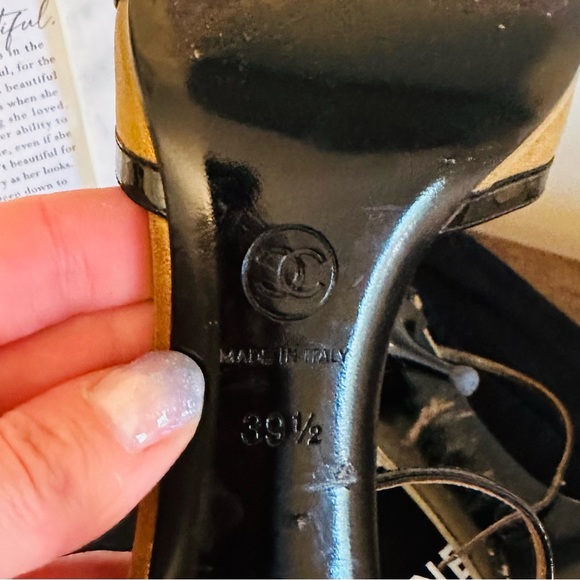 Chanel Heels in Black Patent & Gold Metallic Suede Size 39.5 - Picture 4 of 10